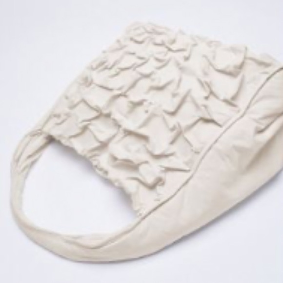 NWT ZARA Cream Quilted Oversized Hobo Tote Shoulder Bag Ruffle Detail Puffer - Picture 3 of 12